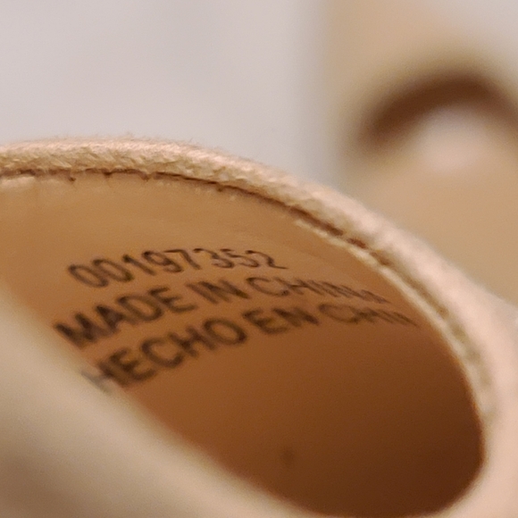 FOREVER 21 NUDE/Cream Faux Suede Pointy Toe Heeled pumps Size 8.5 - Picture 10 of 10